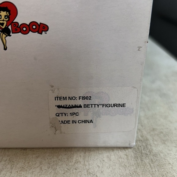 Betty Boop 1998  “Suzanna Betty” Figurine - Picture 9 of 10